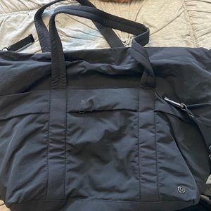 Lululemon on my level duffle
